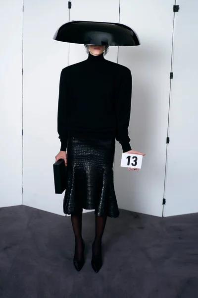 Look 13